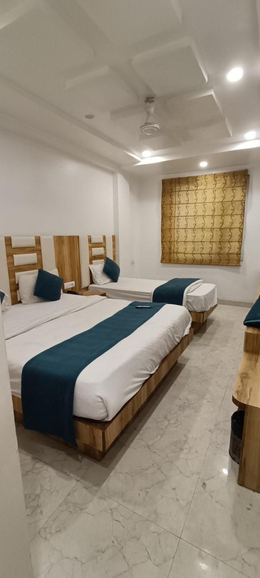 Hotel Awesome International New Delhi Exterior photo