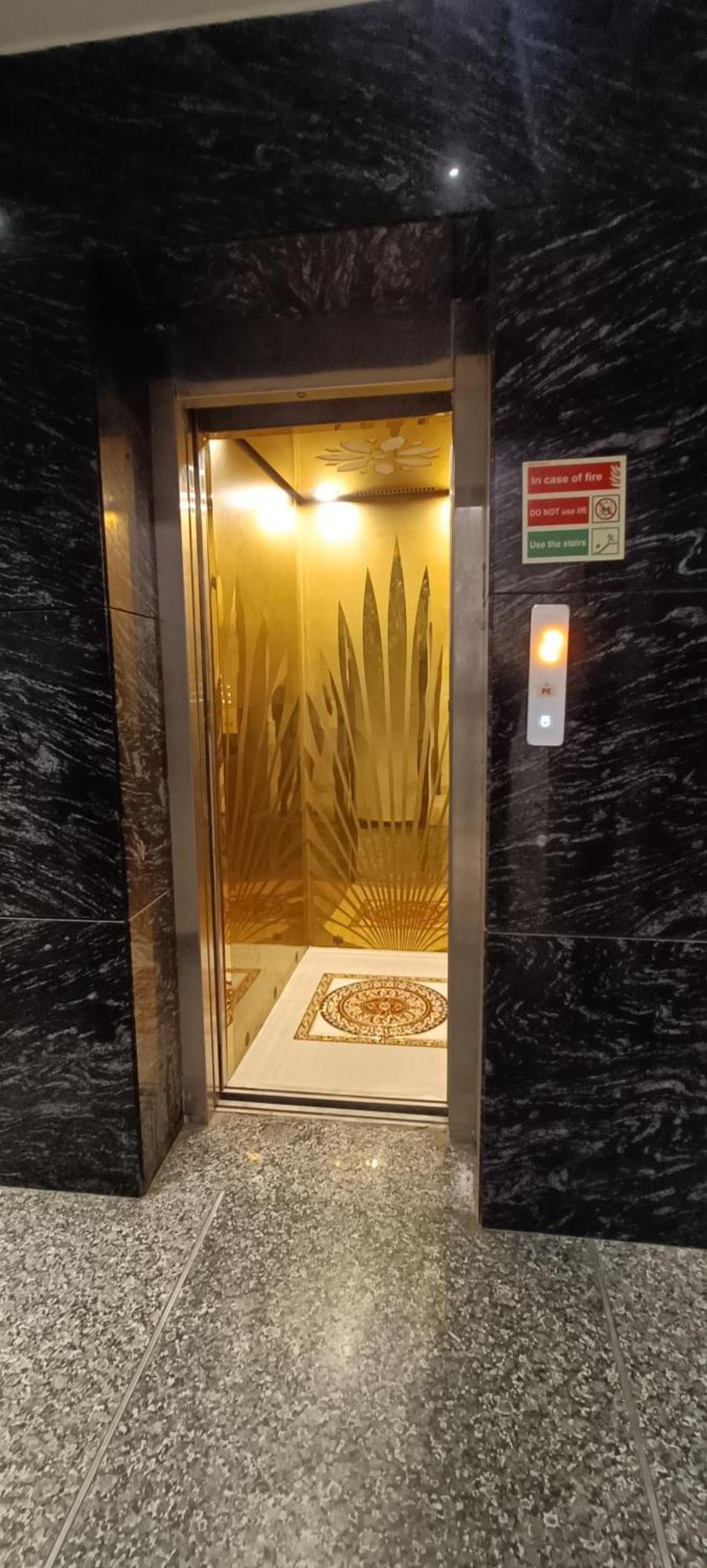 Hotel Awesome International New Delhi Exterior photo
